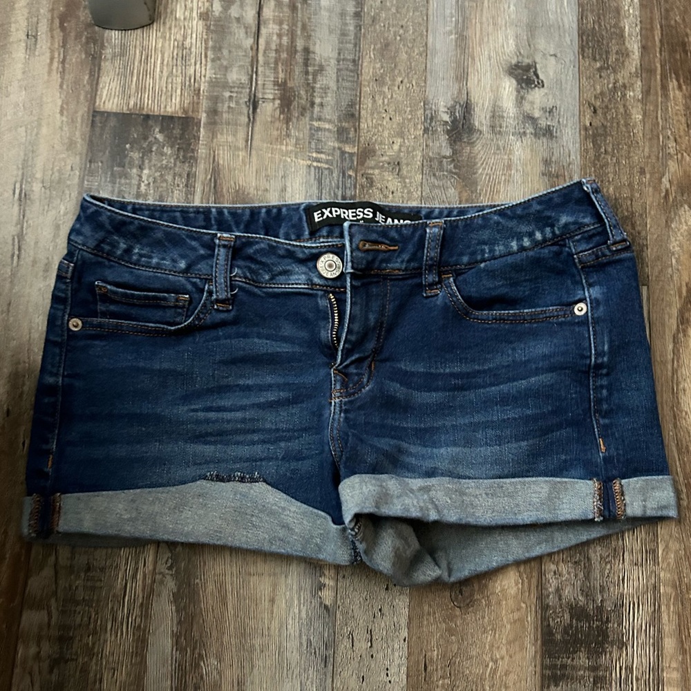 Low rise shorts